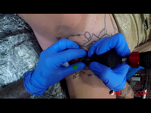 ❤️ Ekstremt tatovert hottie Sully Savage tok en tatovering på klitoris ❤️ Hjemmelaget porno hos oss no.massagecenter-yalta.ru
